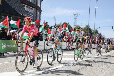 Madrid recibe la etapa final de la Vuelta Ciclista a España con protestas propalestinas, contra Israel y azuzadas desde el Gobierno de Sánchez