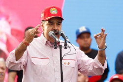 Maduro recalca que Venezuela no quiere "la paz de los esclavos" en plenas tensiones con EEUU