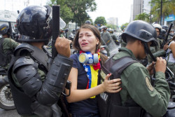 Maltrato y represi&oacute;n de Maduro