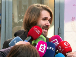 Manuel, hijo de Concha Velasco, agradece el cari&ntilde;o recibido: "Ha muerto con una mano cogida a m&iacute; y otra a Paquito"