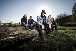 Marea actúa este sábado en Torrelavega para celebrar su 25 aniversario con la gira `Sin riendas`