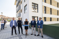 Mar&iacute;a Buruaga  inaugura las 19 viviendas de alquiler asequible en Reinosa a las que optan 123 personas