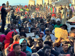 Marlaska sube  72.000 los marroqu&iacute;es  que entraron en Ceuta durante la crisis y asegura que 70.000 ya han retornado
