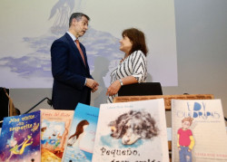Mart&iacute;nez Abad destaca la importancia del libro para la "formaci&oacute;n integral" de ni&ntilde;os y j&oacute;venes