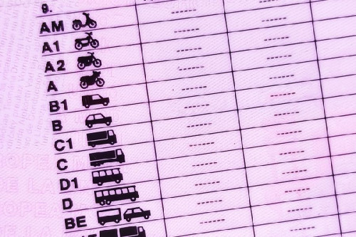 Más de 4.000 cántabros con el teórico de conducir aprobado están a la espera del práctico