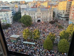 M&aacute;s de10.000 santanderinos se concentran en la Plaza del Ayuntamiento reivindicando la espa&ntilde;olidad de Ceuta
