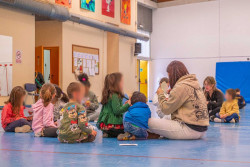 Medio centenar de niños participan en `Abierto por vacaciones` por el Carnaval de Torrelavega