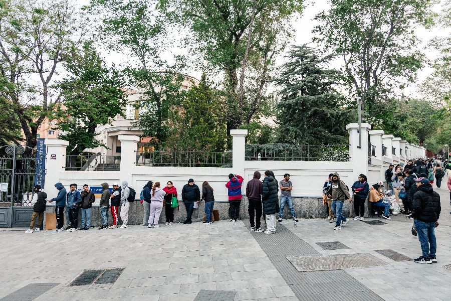 Migraciones pide no rechazar ninguna solicitud de regularizaci&oacute;n