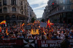 Miles de personas  recorren el centro de Madrid en apoyo a Ceuta y para exigir elecciones ya
