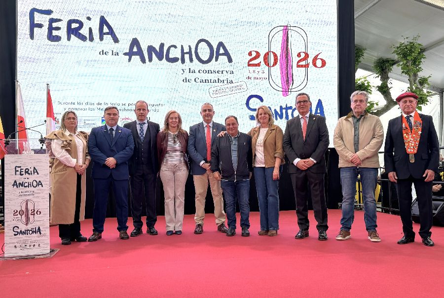 Miles de visitantes asisten en Santo&ntilde;a a la XXVI Feria de la Anchoa y la Conserva