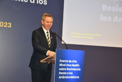 Miñones, un ministro desconocido, defiende el impulso del enfoque `One Health` en la respuesta frente a la resistencias antimicrobianas en la UE