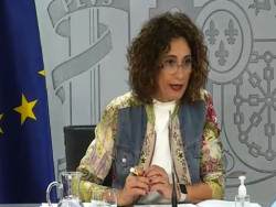  Montero asegura que las primeras dosis de la vacuna se dar&aacute;n a los colectivos m&aacute;s vulnerables y sanitarios