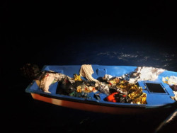 Mueren 17 personas tratando de llegar en una patera a las costas de Baleares tras 15 d&iacute;as a la deriva
