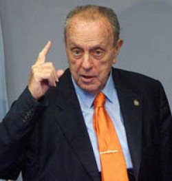 "Ni tutelas ni tu tías" (Manuel Fraga, abril 1990). Por Carlos Magdalena Menchaca