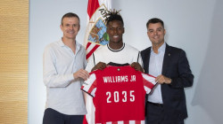 Nico Williams firma su nuevo contrato con el Athletic Club hasta 2035