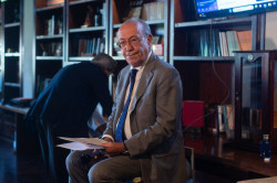 Nicolás Redondo ofrece una conferencia en la Filmoteca de Cantabria sobre la transición democrática