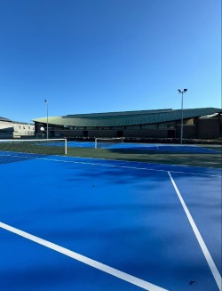 Noja concluye la reparación de las pista de tenis del Complejo Deportivo Playa Dorada