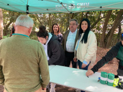 Noja entrega 300 frutales entre los vecinos para conmemorar el Día del Árbol