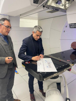 Pablo Zuloaga afirma que el Hospital Virtual Valdecilla ser&aacute; pionero en formaci&oacute;n de profesionales en protonterapia