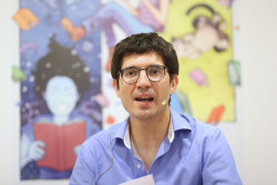 Paco Cerdà, Premio Nacional de Narrativa por su obra `Presentes`, sobre el traslado de los restos de Primo de Rivera