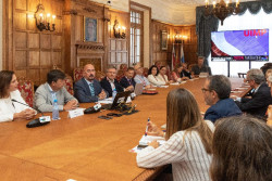 Pascual aboga por reorganizar el actual modelo sanitario, "una reliquia que no da más de sí"