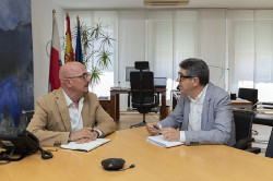 Pascual traslada al presidente del Colegio de Ciencias Políticas la colaboración de la Consejería