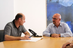 Pascual y el alcalde de Voto abordan las necesidades del consultorio m&eacute;dico