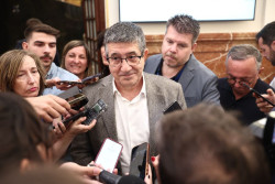 Patxi L&oacute;pez ve "dentro de la normalidad" la reuni&oacute;n del Rey con Robles y la c&uacute;pula militar por la situaci&oacute;n en Ceuta