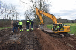 Pi&eacute;lagos elimina una mota de terreno para evitar inundaciones en el Barrio San Vicente de Vio&ntilde;o