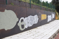 Piélagos pinta un mural por el 20 aniversario del hallazgo de cinco broches visigodos en la cueva de Las Penas