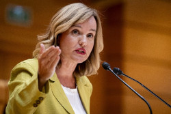 Pilar Alegr&iacute;a vocera de Sanchez, no condena las manifestaciones que est&aacute;n destruyendo la vuelta Espa&ntilde;a