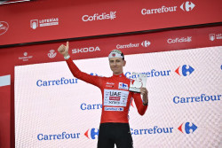 Pogacar da el primer golpe a La Vuelta en Andorra