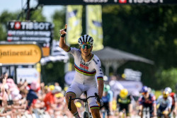 Pogacar remata en el Mur de Bretagne y recupera el amarillo del Tour