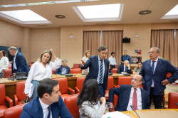 PP y Vox acusan a Bola&ntilde;os de ocultar el papel de Marruecos en Ceuta y "claudicar" ante su "chantaje": "&iquest;Qu&eacute; le deben?"