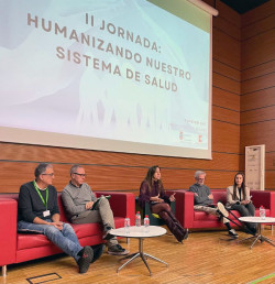 Profesionales y usuarios se re&uacute;nen en la segunda jornada para humanizar el sistema de salud c&aacute;ntabro