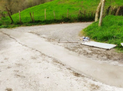  Reparada una bajante de agua que obstaculizaba la circulaci&oacute;n en el cruce de Brezales hacia Beranga