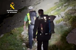  Rescatado en Picos de Europa un senderista que se cay&oacute; y no pudo continuar al perder la luz frontal