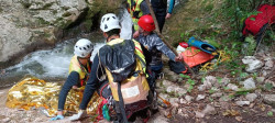Rescatado un hombre de 34 años que sufrió una lesión en una pierna mientras practicaba barranquismo en Peñarrubia