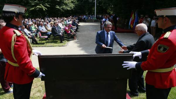 Revilla preside el domingo el acto del Día de las Instituciones de