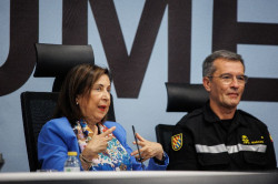 Robles asegura que los medios desplegados en los incendios son "suficientes" y punto pelota"