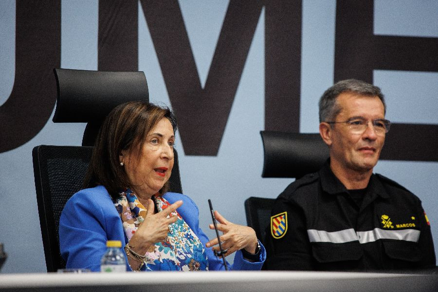 Robles asegura que los medios desplegados en los incendios son "suficientes" y punto pelota"