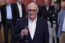 Sabadell señala que Martínez continúa como accionista y consejero del banco tras el fracaso de la OPA