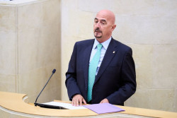 Salud retomará la negociación con "todas las categorías" profesionales tras las elecciones sindicales