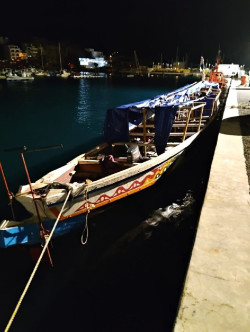 Salvamento acompa&ntilde;a a un cayuco con 136 migrantes, entre ellos siete ni&ntilde;os, pr&oacute;ximo a La Restinga (El Hierro)