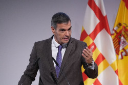 S&aacute;nchez afronta las urnas con el PSOE se&ntilde;alado en causas y las hijas de Zapatero ante el juez tras las elecciones
