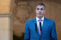 S&aacute;nchez alojar&aacute; a los marroqu&iacute;es invasores de Ceuta y no les reenviar&aacute; a Marruecos
