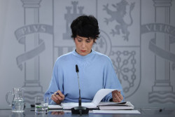 S&aacute;nchez aprueba la regularizaci&oacute;n de migrantes, petici&oacute;n de los comunistas de Podemos