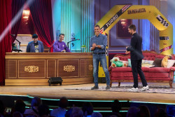 S&aacute;nchez hace campa&ntilde;a desde el programa de la Revuelta y bromean con cargarse al Rey