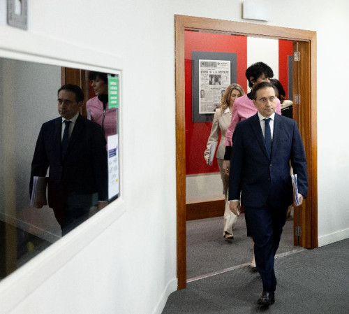 S&aacute;nchez rechaza rearmarse ni seguir el plan de Macron para reforzar el armamento