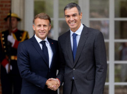 S&aacute;nchez y Macron aplauden que Reino Unido se plantee volver a la UE pero avisan que no se puede elegir a la carta